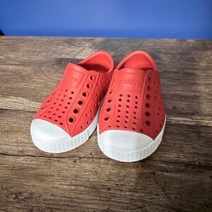 Native Kids Water Shoes - Bright Red and White